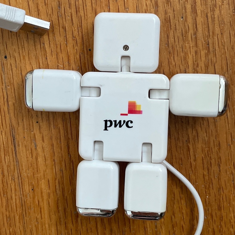 PWC 4 Port USB 2.0 High Speed Hub for PC Laptop Doll Man White